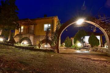 Фото номера Дом с 5 спальнями Дома для отпуска Guest House Gorski Kut г. Granitovo 9